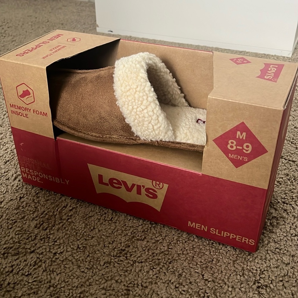 Levi’s Sherpa Slipper, NWT